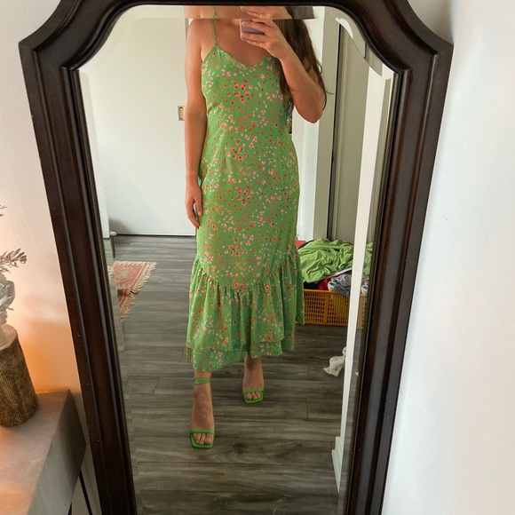 Like Green Dress by Never Fully Dressed - Picture 2 of 2